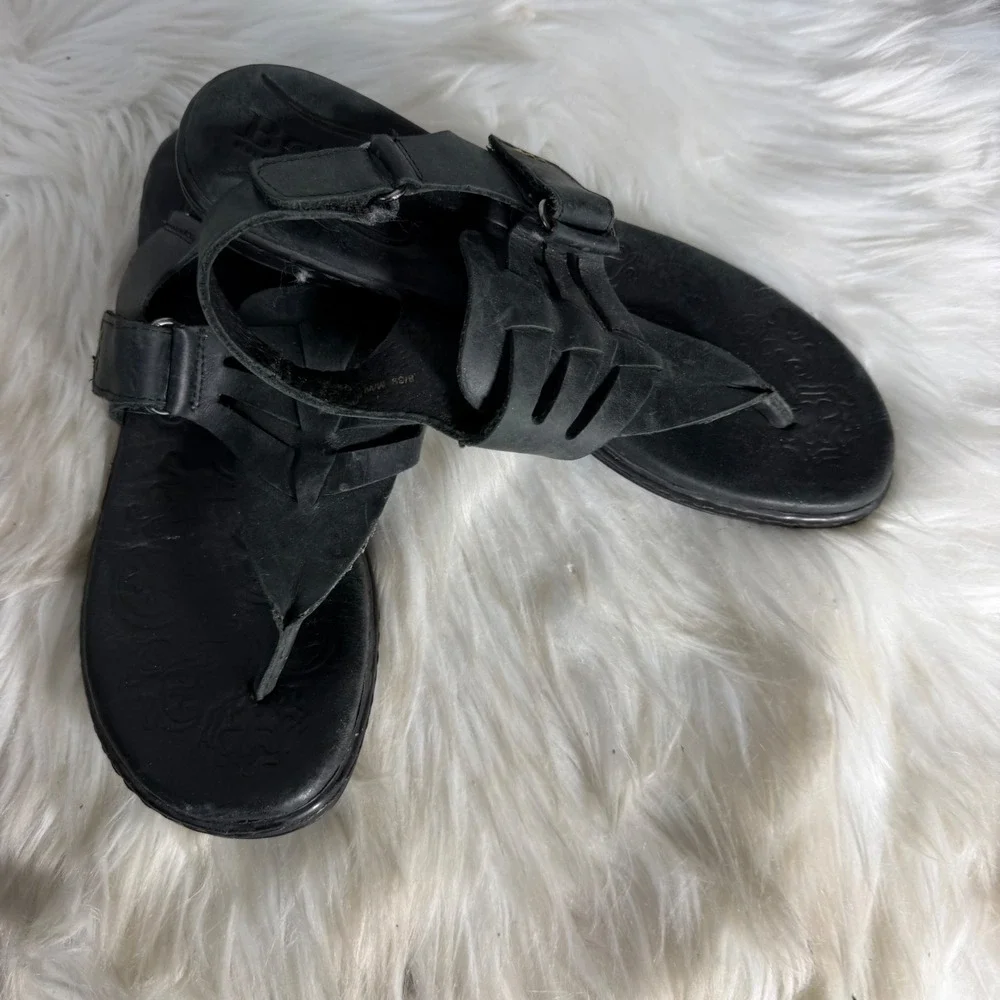 Born Karis Womens Black Leather Thong Wedge Sandals Laser Cut Cage Size 8
